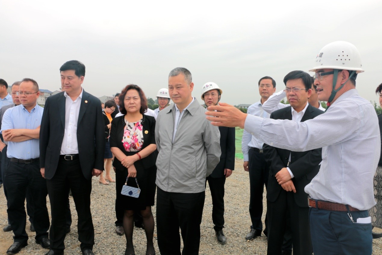 省国资委党委书记邹展业一行调研陕建（安康）新型建材工业园项目